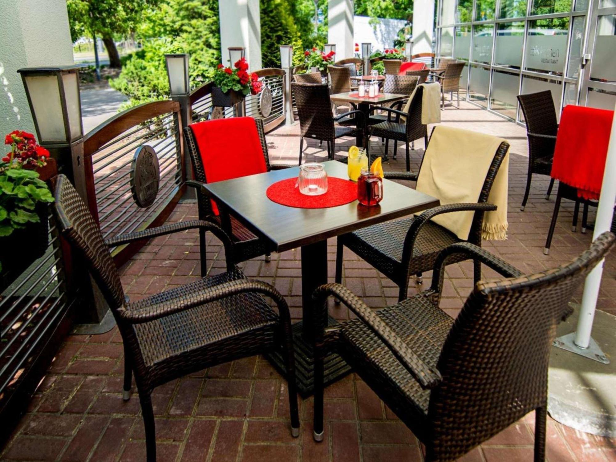 Ibis Poznan Stare Miasto Екстериор снимка