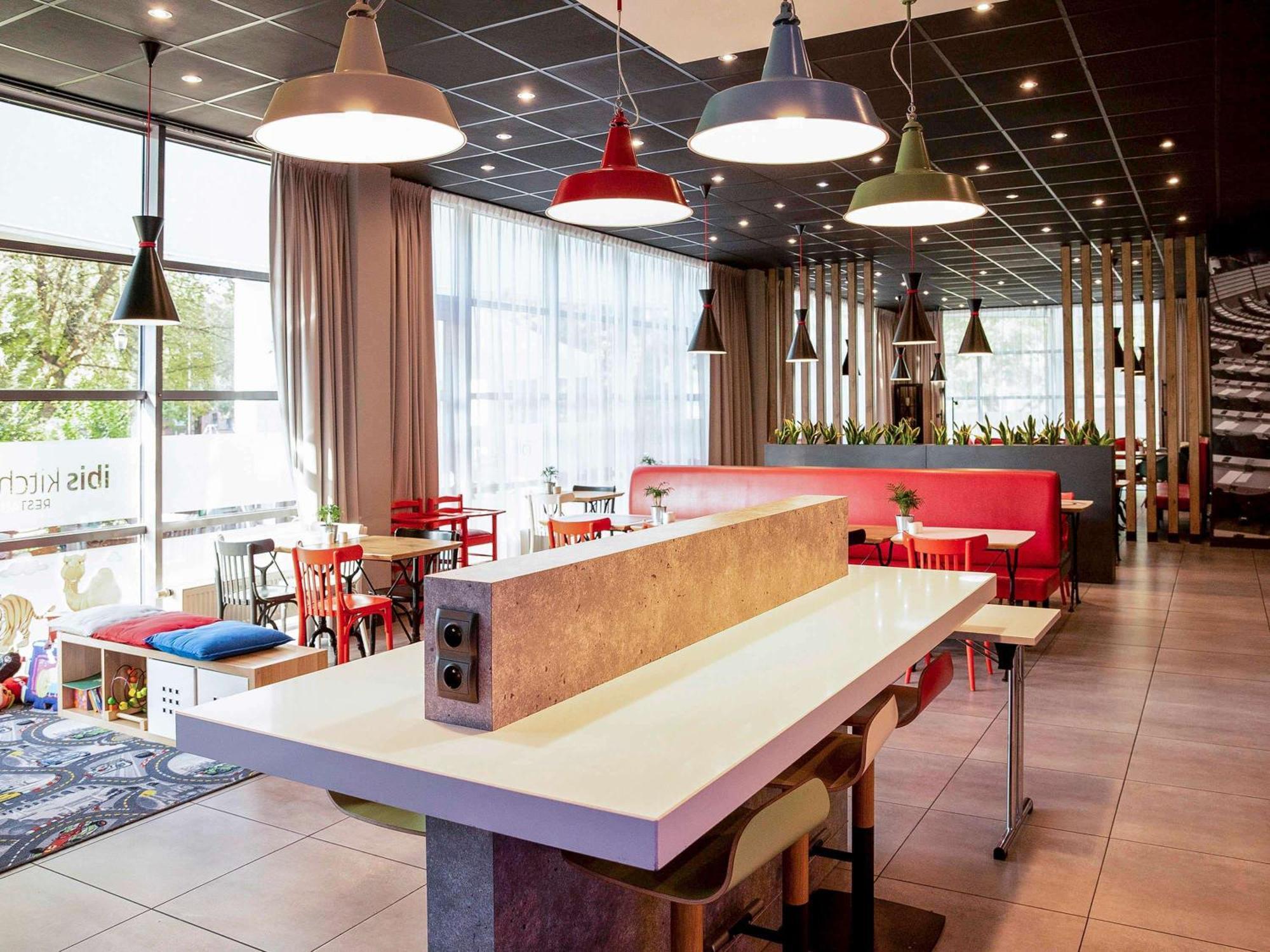 Ibis Poznan Stare Miasto Екстериор снимка